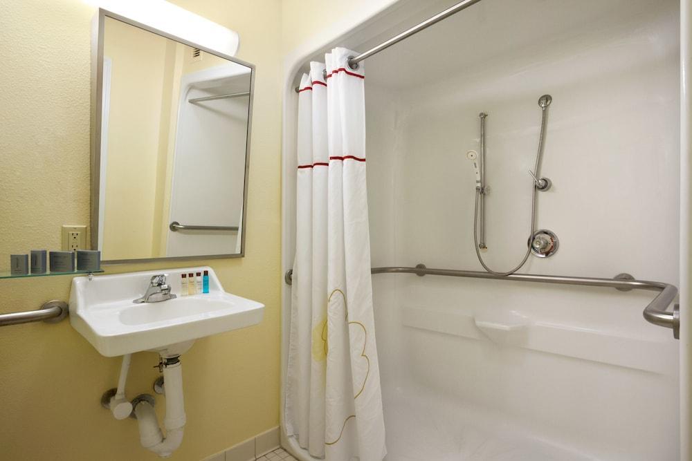 Mainstay Suites Detroit ฟาร์มิงตันฮิลส์ ภายนอก รูปภาพ