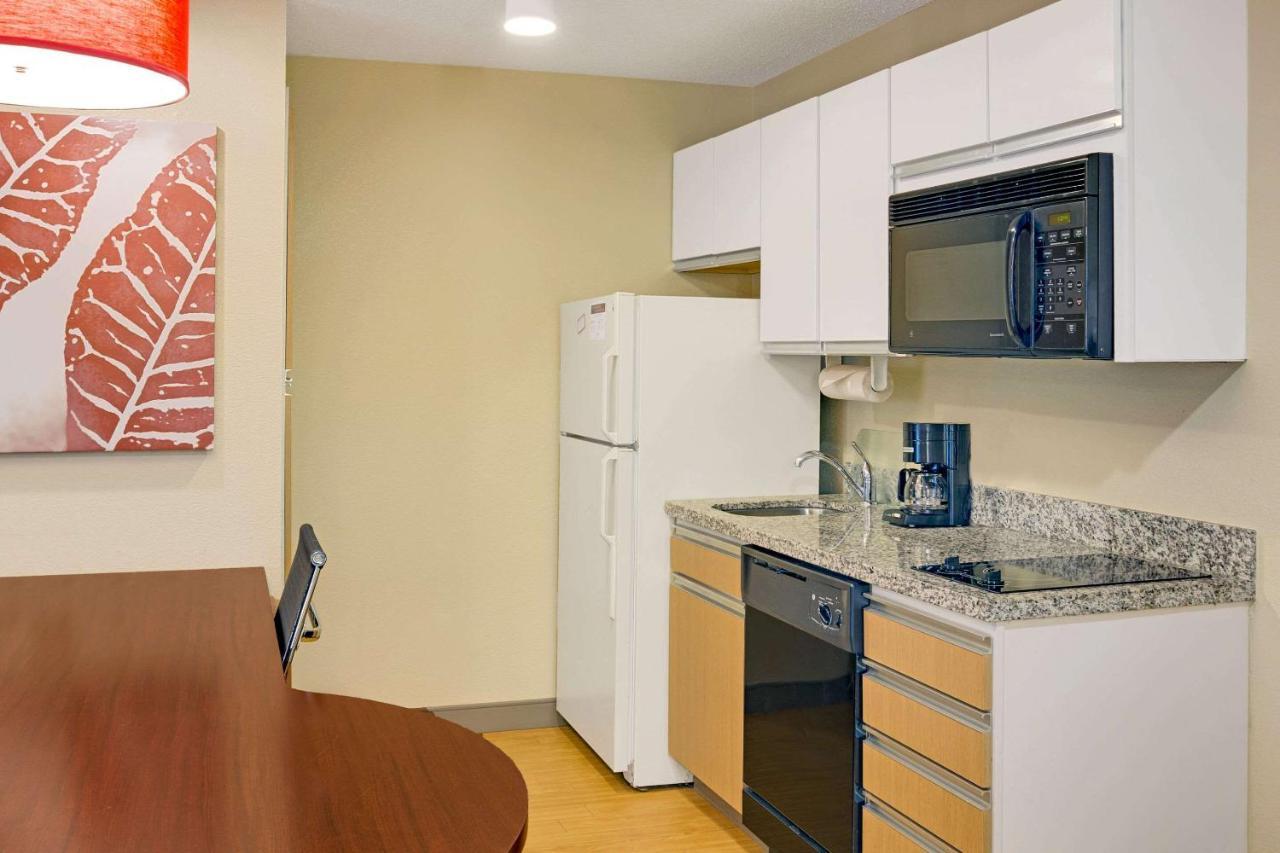 Mainstay Suites Detroit ฟาร์มิงตันฮิลส์ ภายนอก รูปภาพ