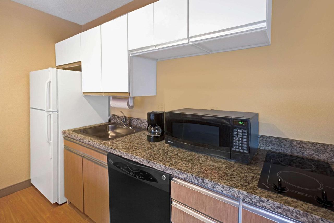 Mainstay Suites Detroit ฟาร์มิงตันฮิลส์ ภายนอก รูปภาพ