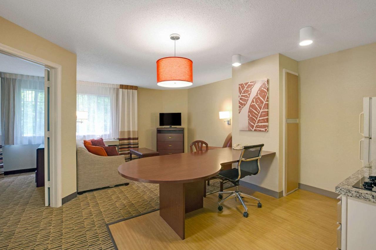 Mainstay Suites Detroit ฟาร์มิงตันฮิลส์ ภายนอก รูปภาพ