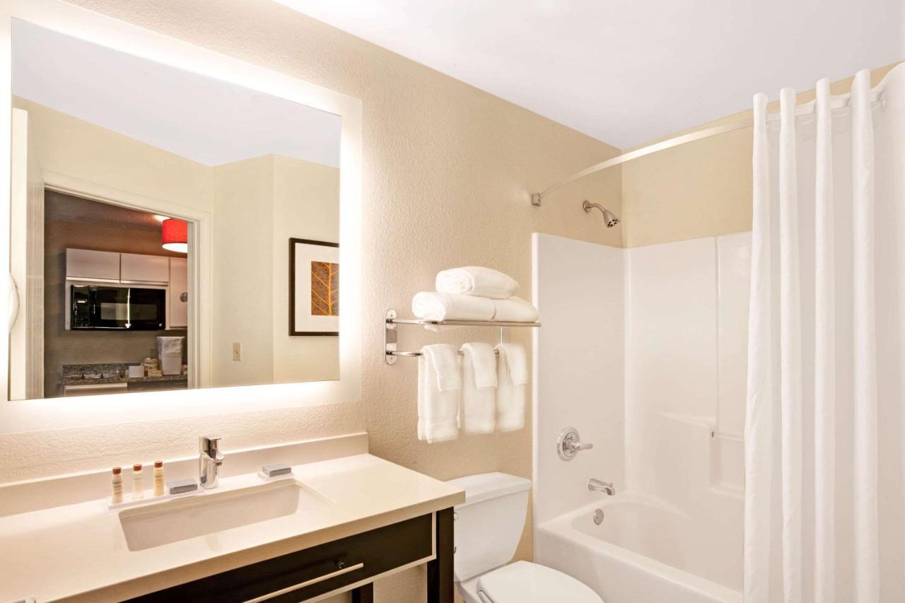 Mainstay Suites Detroit ฟาร์มิงตันฮิลส์ ภายนอก รูปภาพ