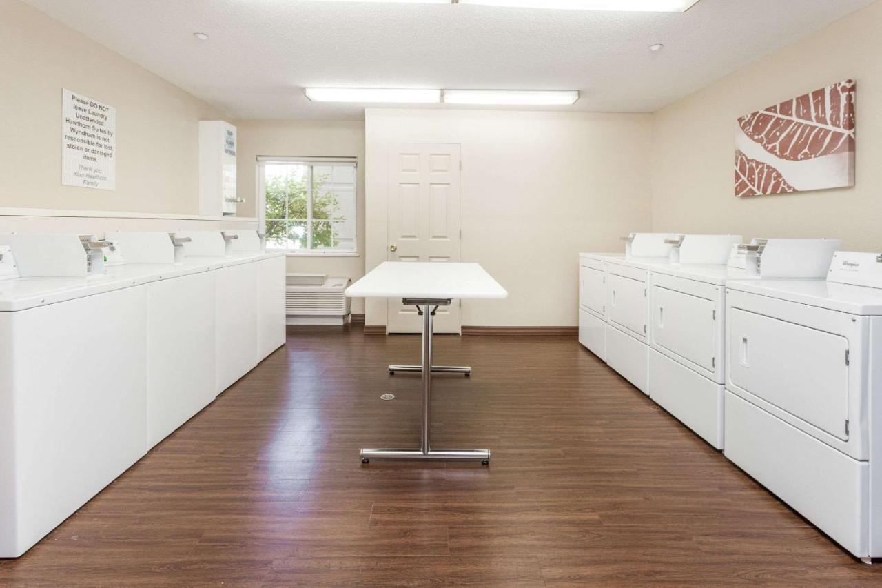 Mainstay Suites Detroit ฟาร์มิงตันฮิลส์ ภายนอก รูปภาพ