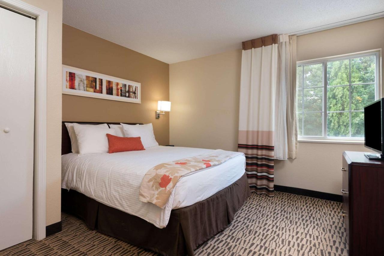 Mainstay Suites Detroit ฟาร์มิงตันฮิลส์ ภายนอก รูปภาพ