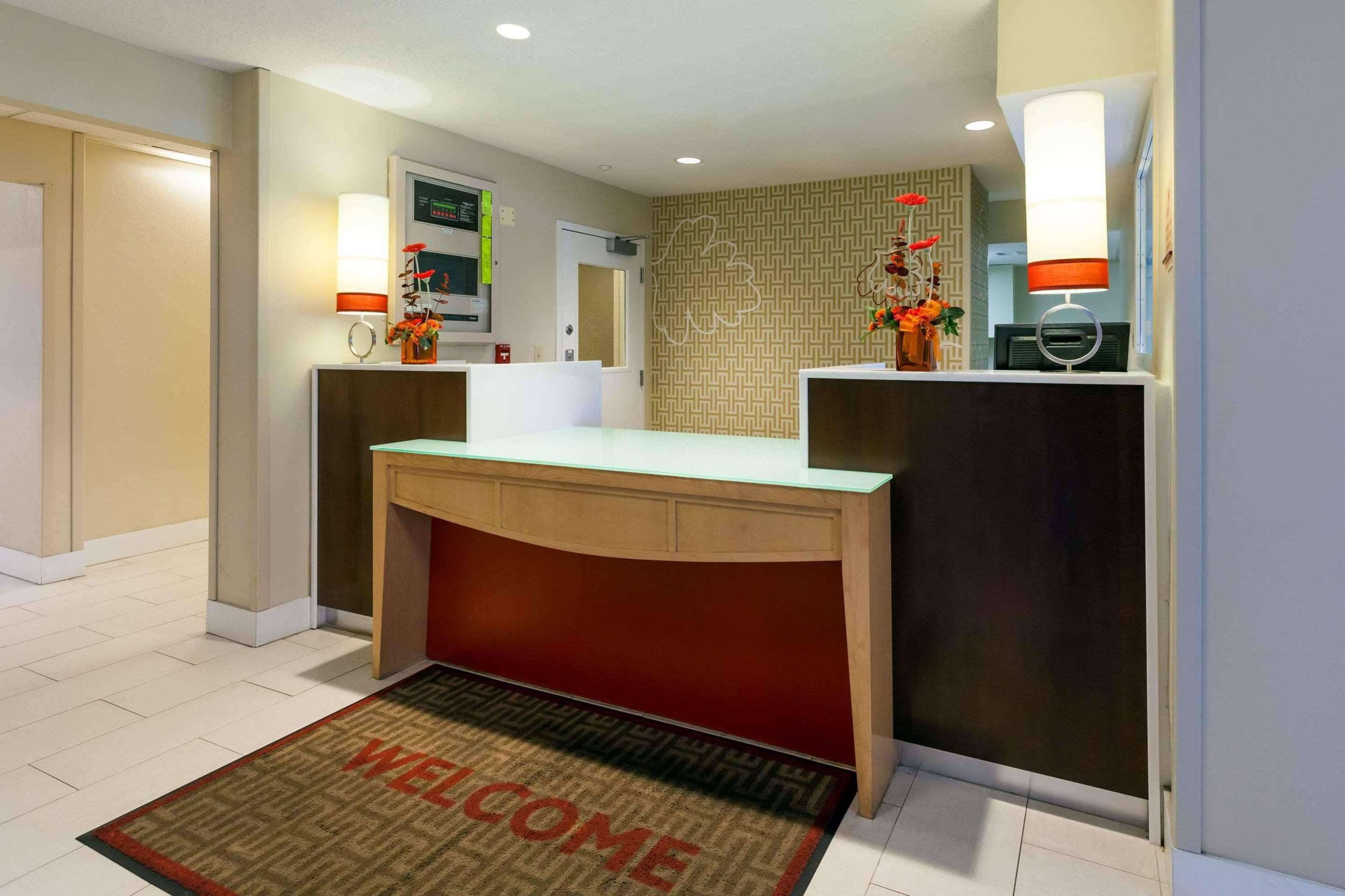 Mainstay Suites Detroit ฟาร์มิงตันฮิลส์ ภายนอก รูปภาพ