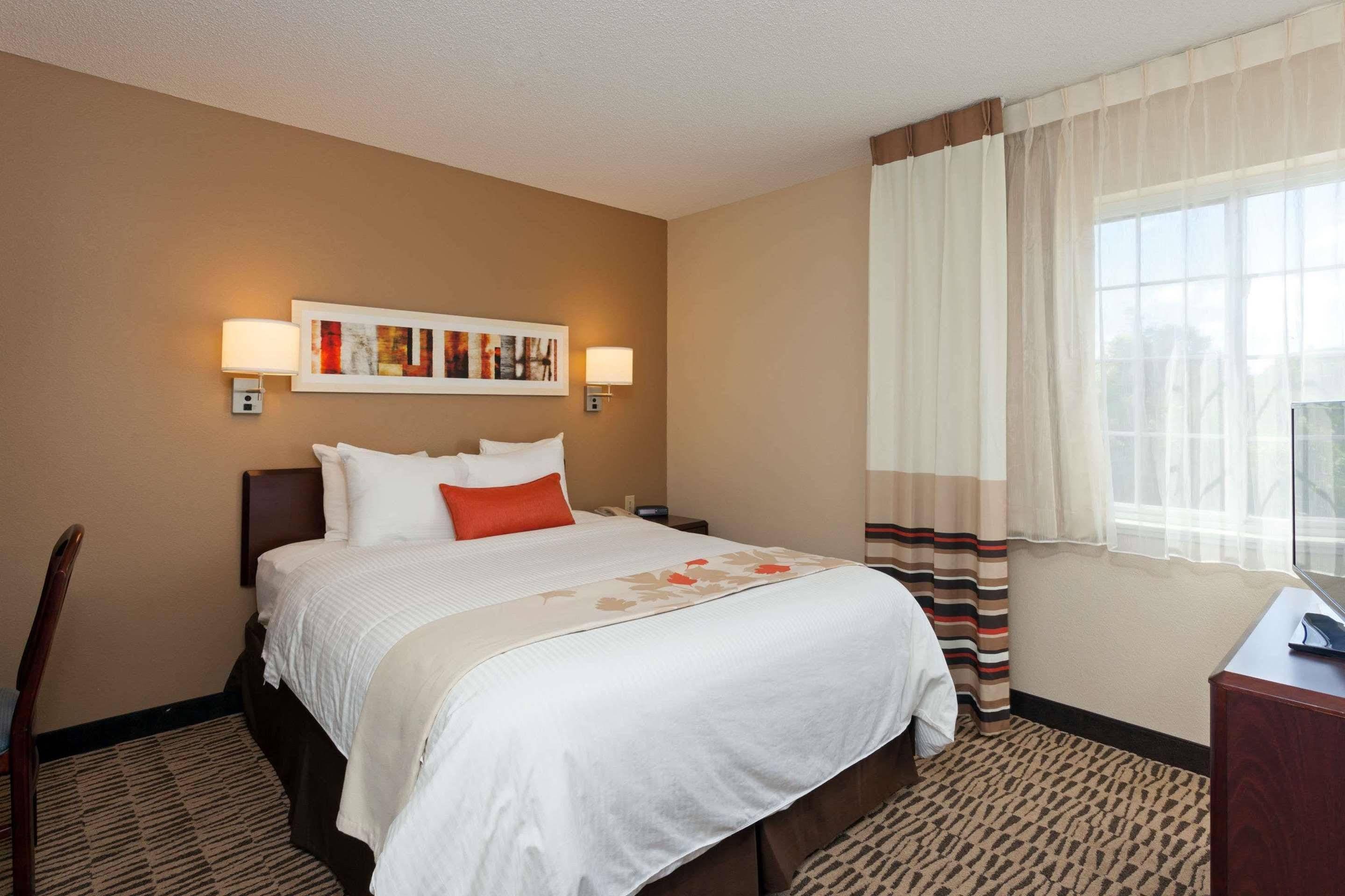 Mainstay Suites Detroit ฟาร์มิงตันฮิลส์ ภายนอก รูปภาพ