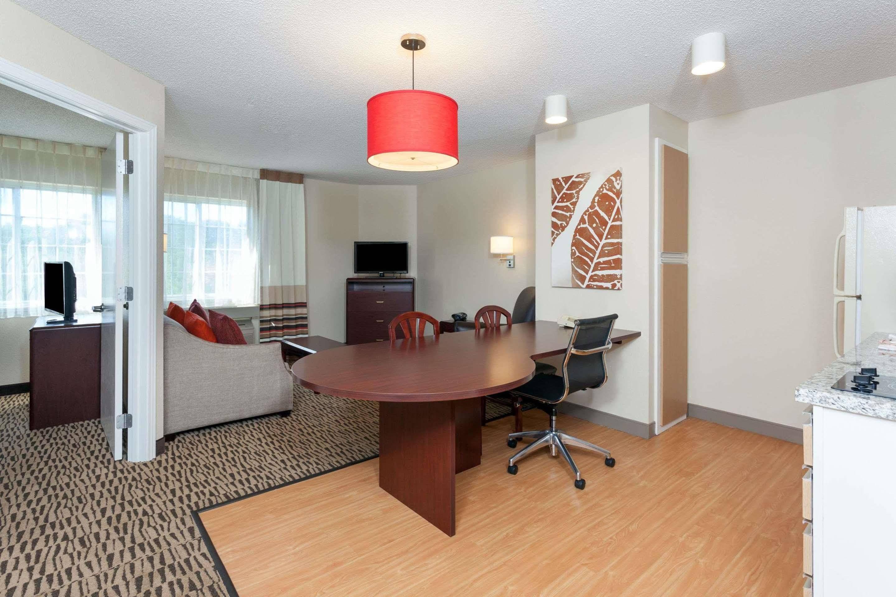 Mainstay Suites Detroit ฟาร์มิงตันฮิลส์ ภายนอก รูปภาพ