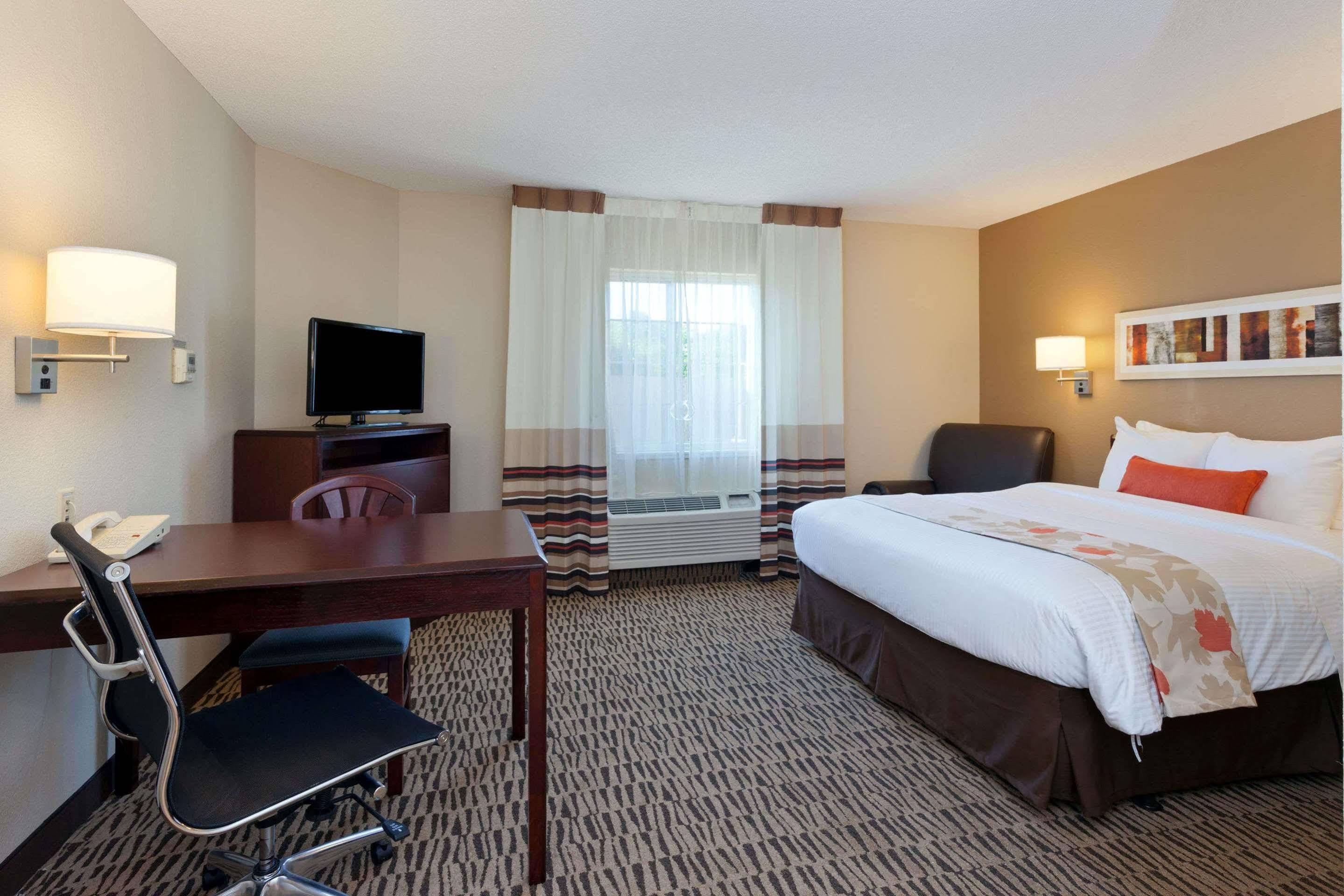 Mainstay Suites Detroit ฟาร์มิงตันฮิลส์ ภายนอก รูปภาพ