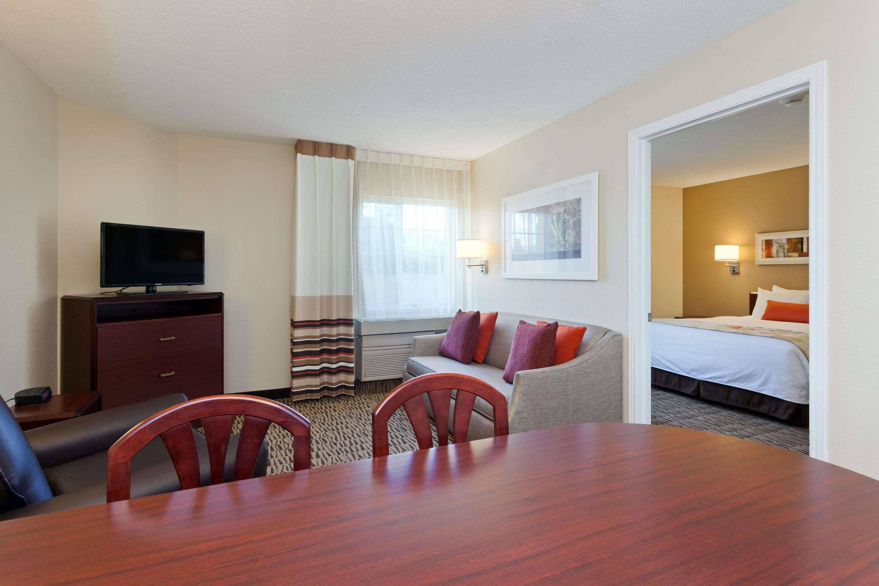 Mainstay Suites Detroit ฟาร์มิงตันฮิลส์ ภายนอก รูปภาพ