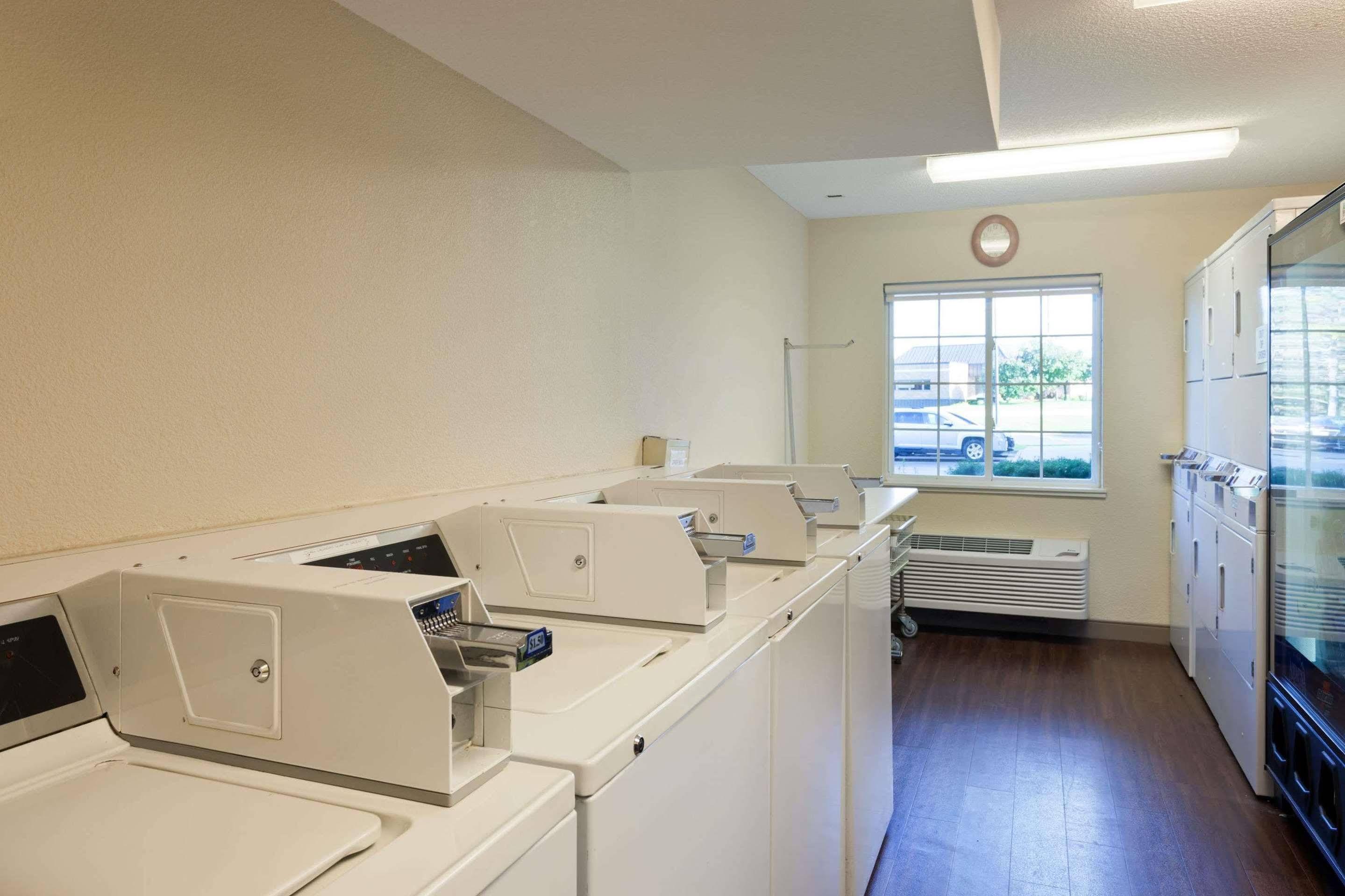Mainstay Suites Detroit ฟาร์มิงตันฮิลส์ ภายนอก รูปภาพ