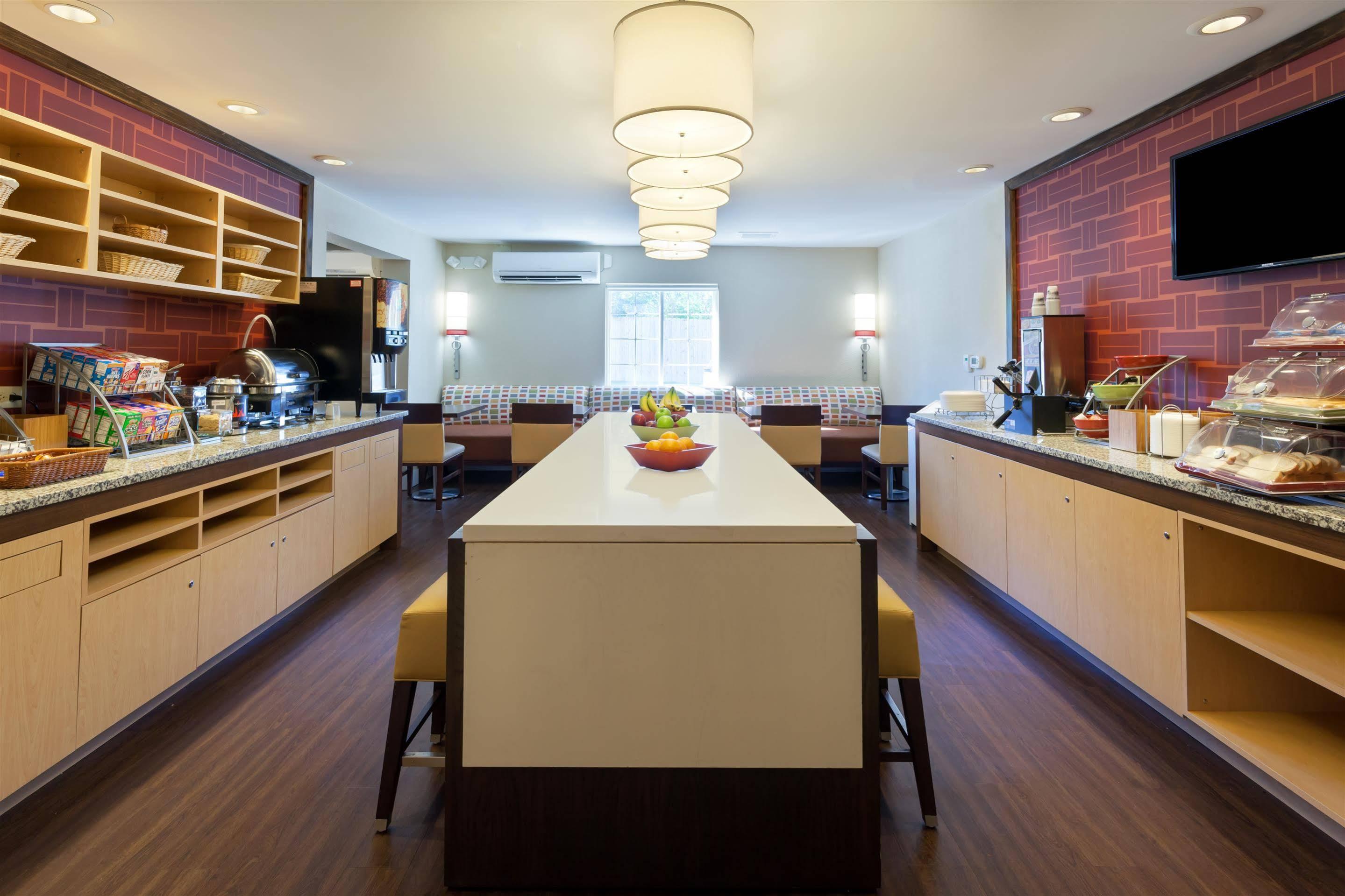 Mainstay Suites Detroit ฟาร์มิงตันฮิลส์ ภายนอก รูปภาพ
