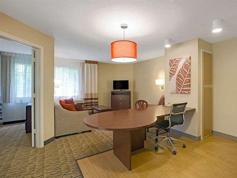 Mainstay Suites Detroit ฟาร์มิงตันฮิลส์ ภายนอก รูปภาพ