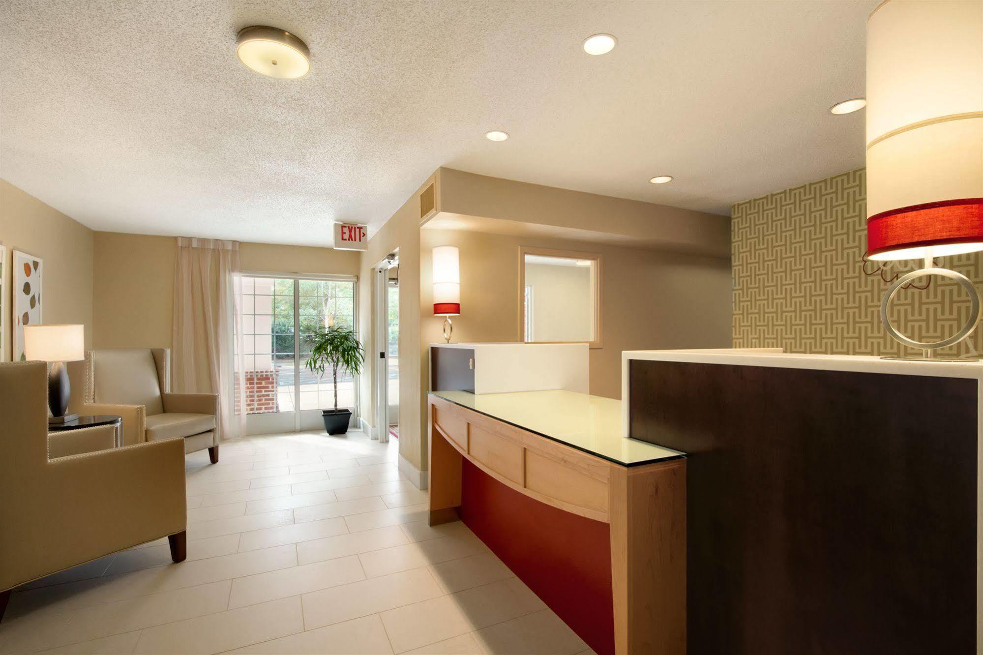 Mainstay Suites Detroit ฟาร์มิงตันฮิลส์ ภายนอก รูปภาพ