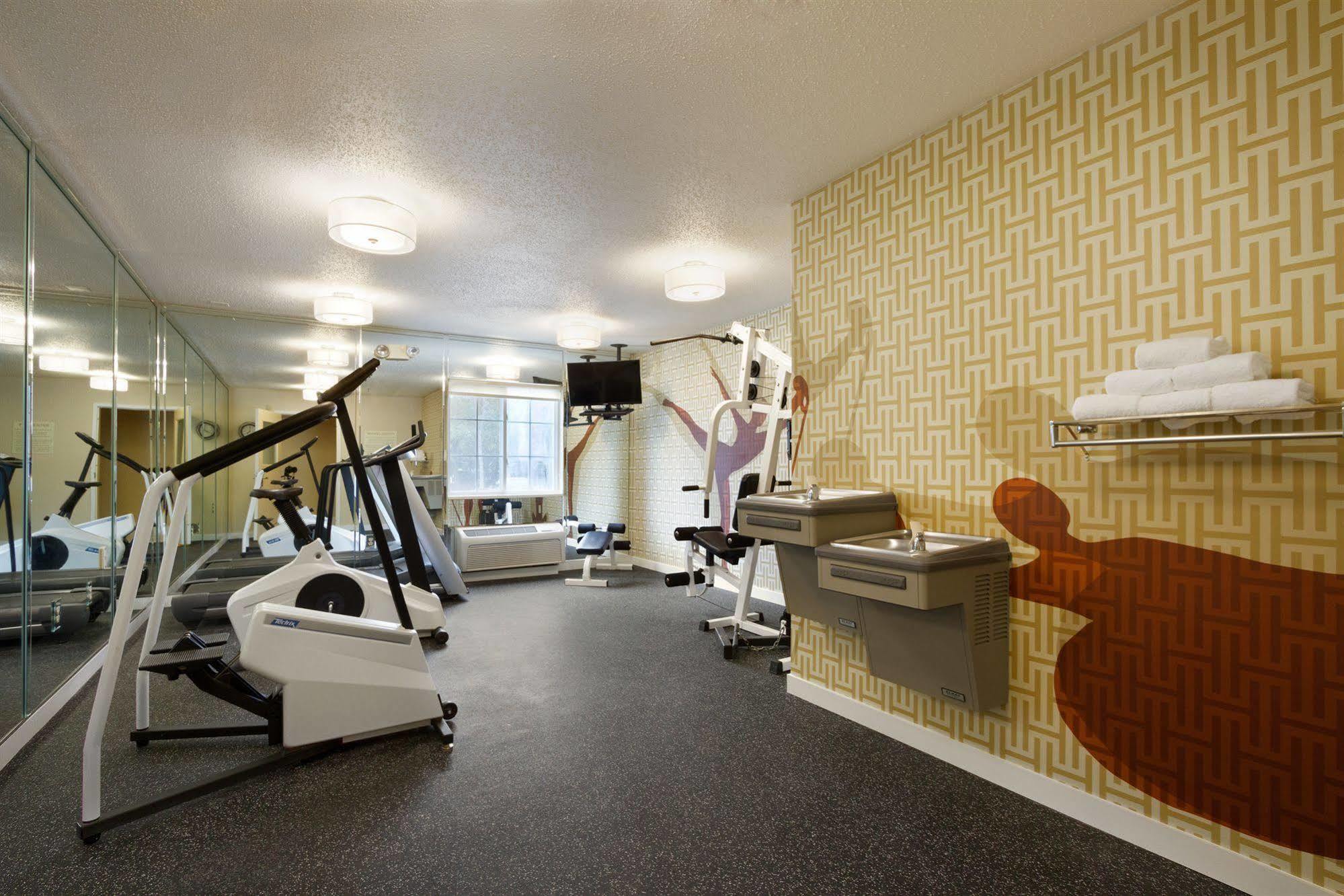 Mainstay Suites Detroit ฟาร์มิงตันฮิลส์ ภายนอก รูปภาพ