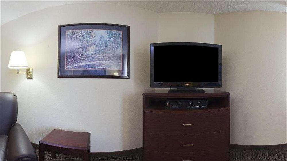 Mainstay Suites Detroit ฟาร์มิงตันฮิลส์ ภายนอก รูปภาพ